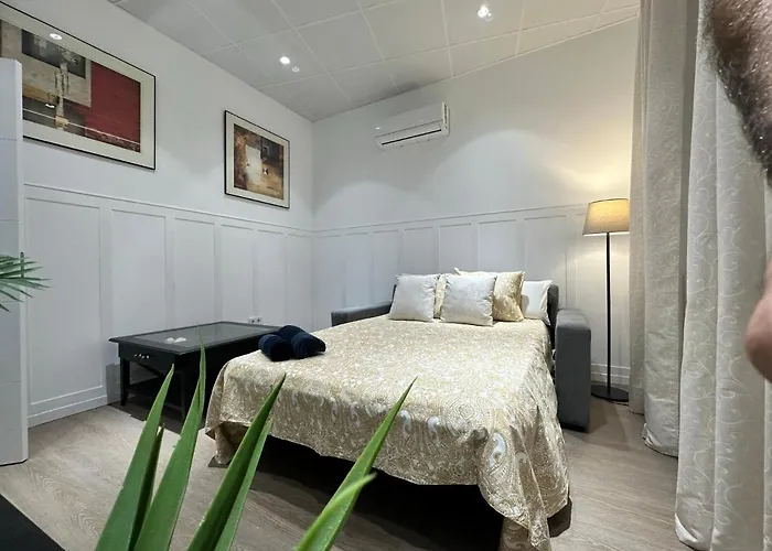 Nebro Luna, En El Corazon De Apartment Cádiz